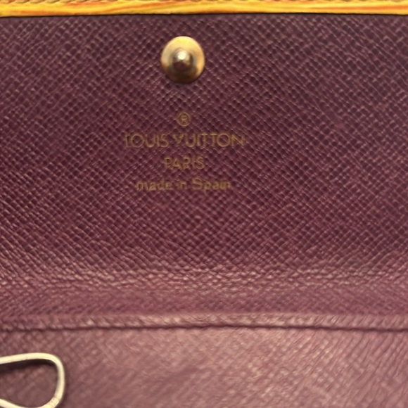 LOUIS VUITTON 1995 Yellow Epi Leather 6 Ring Key Holder Vintage - Picture 6 of 11